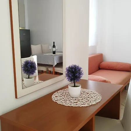 Adriatica 2 Apartamento *